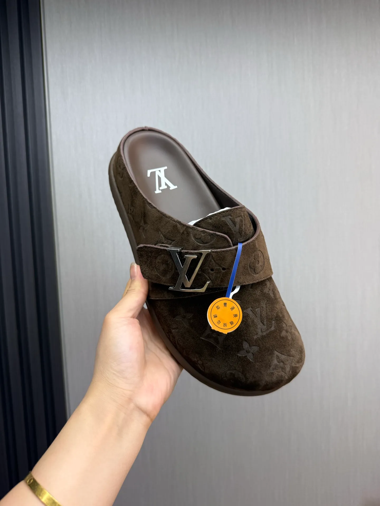 Men's shoes 💰520💰 Lv. hot selling men's slippers 🔥 🩴Official website one to one production 38-45 sizes 45 46 🉑️Customized!